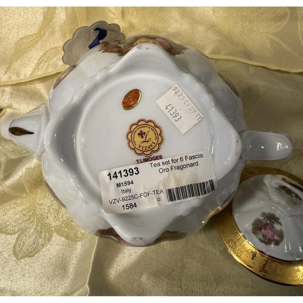 T. Limoges Vizavi Oro Fragonard Teapot Italy 24K Gold Courting Scene w/ Lid NEW